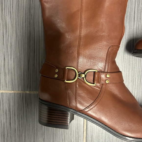 Bandolino Women's Tan Leather Heeled Boots - Picture 2 of 8